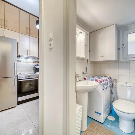 Apartment Manolias *